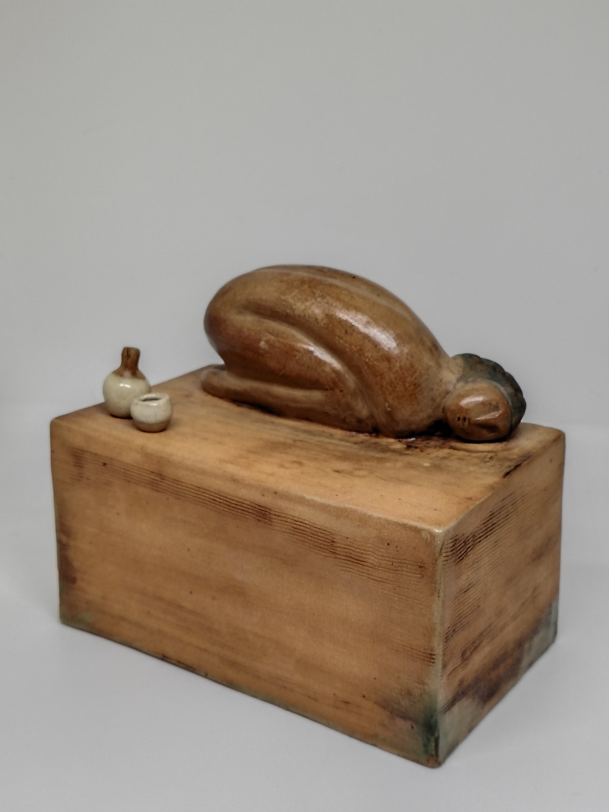 Escultura Mujer Replegada Con Vasijas