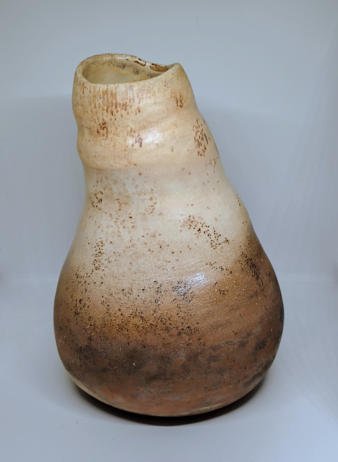 Jarrón Con Óxidos Y Esmalte Beige